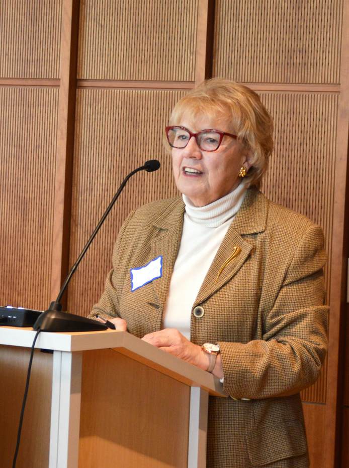 GM-101821-ConnieL_podium