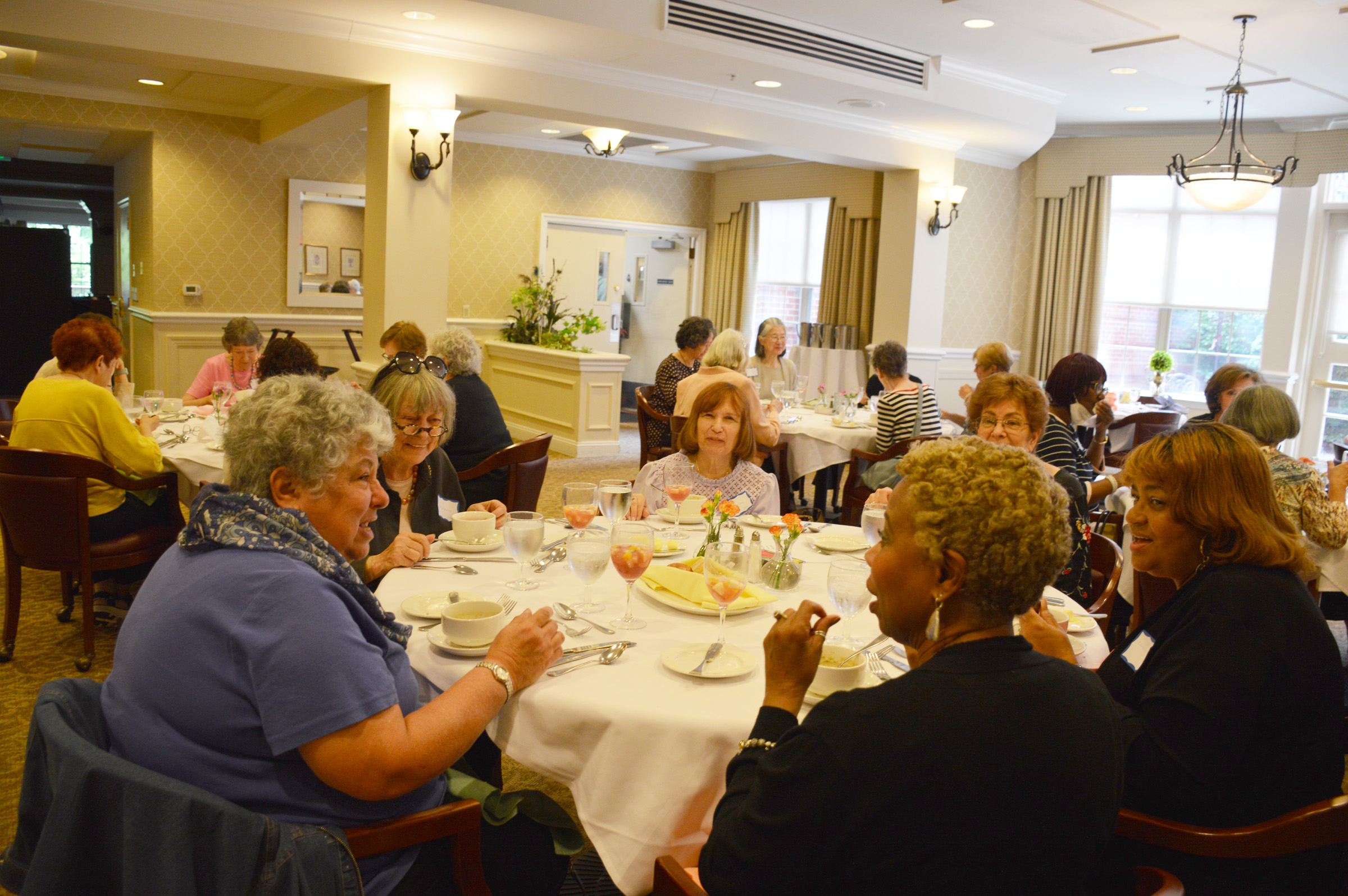 2022June20annualmtgLuncheon_0069-attendees