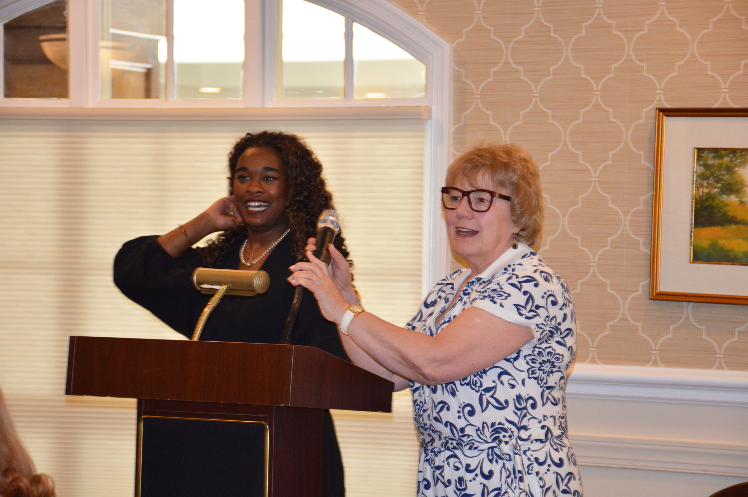 2022June20annualmtgLuncheon_0090-GillianConnie