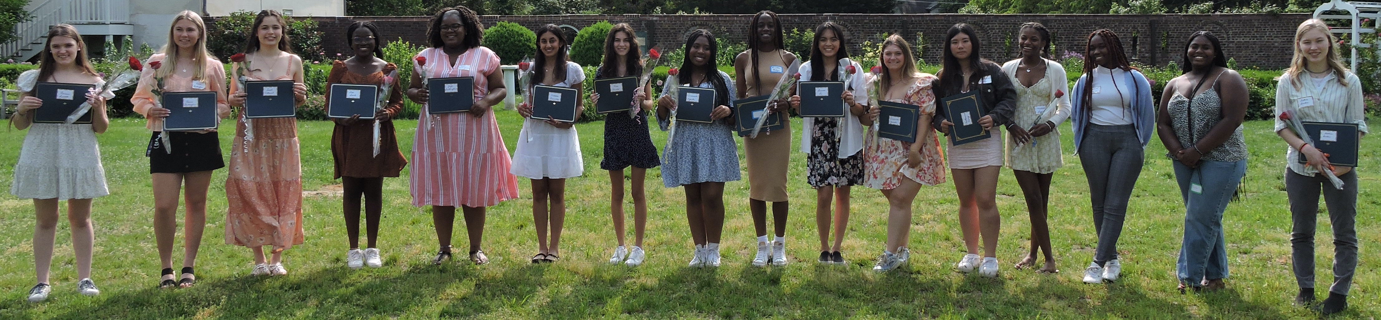 2023 recipients on the lawn-cropped